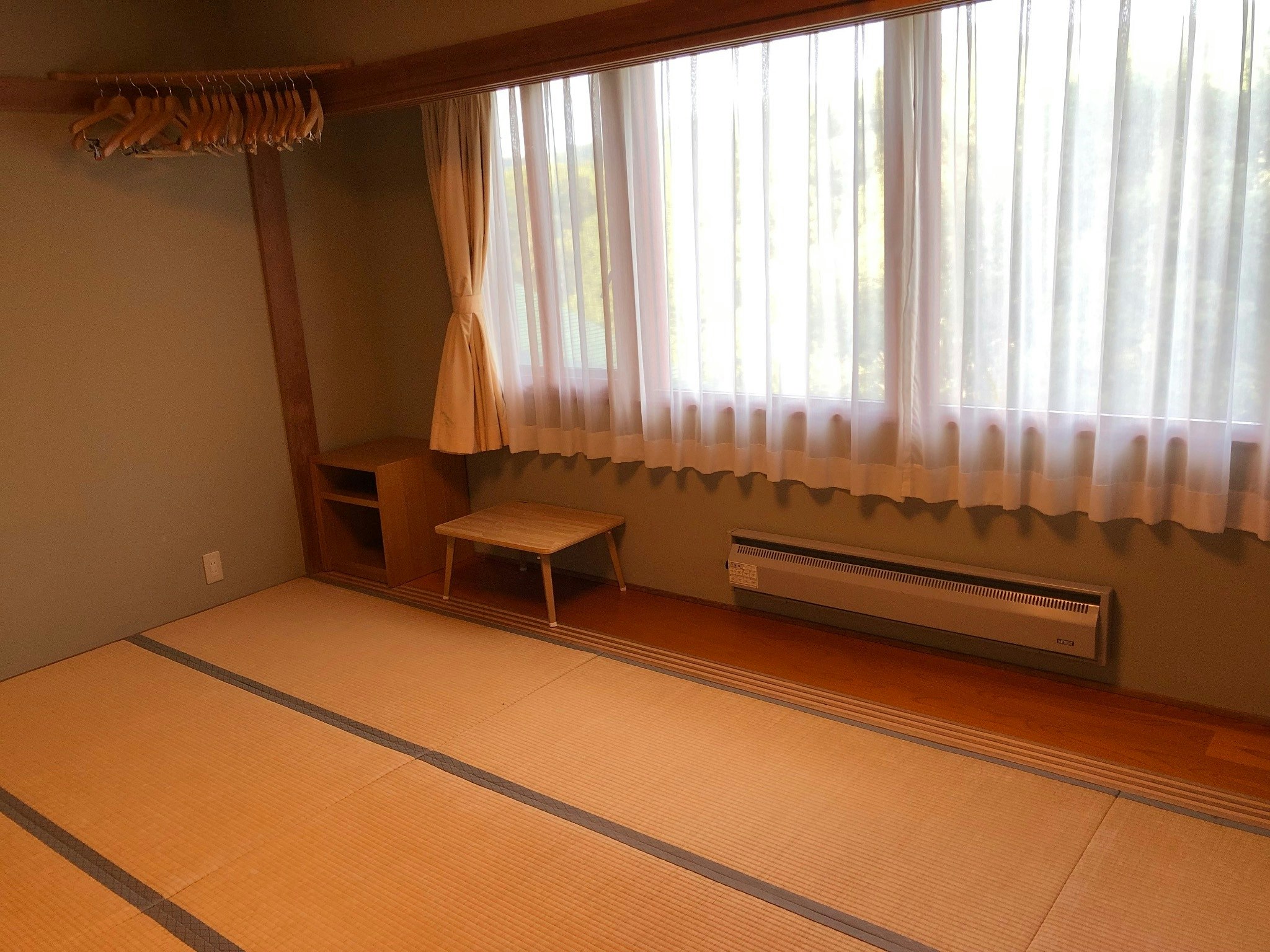 和室9畳、会津高原の自然豊かな環境でスポーツ、研修、野外活動などの教育研修活動用の施設です。
